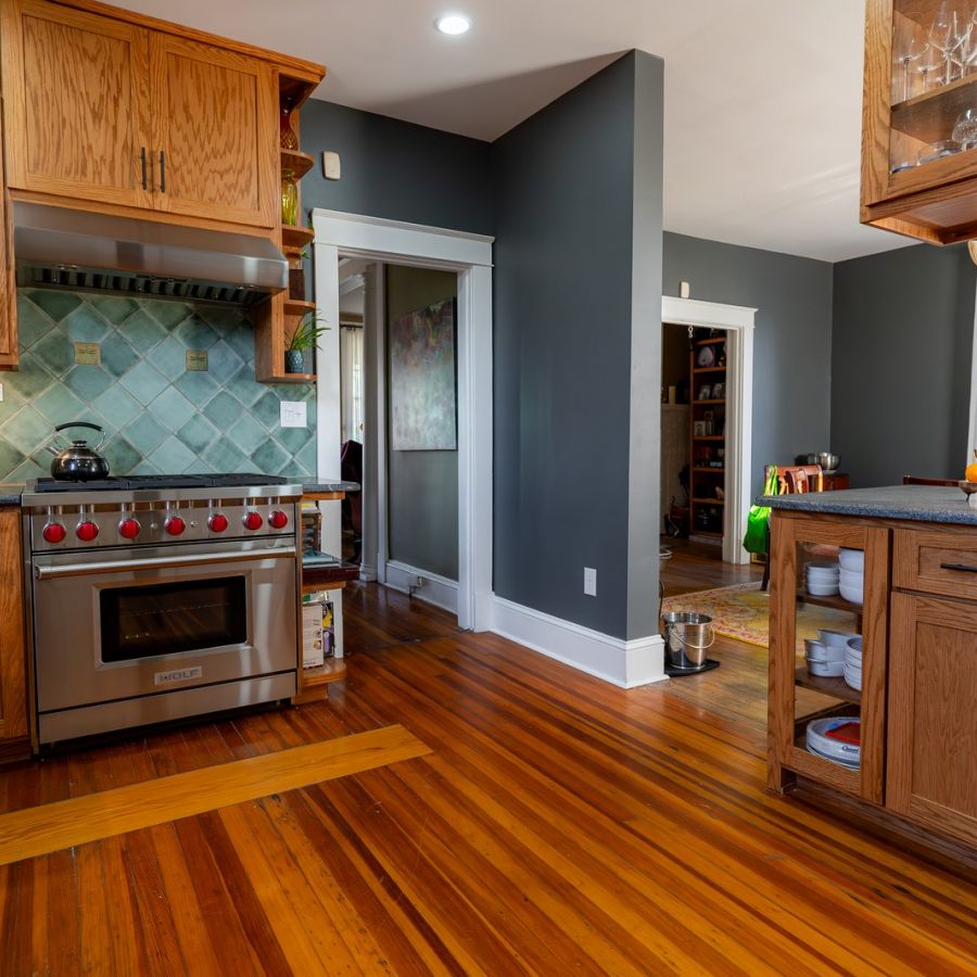 Modern Kitchen With Wooden Floors And Quartz Countertops